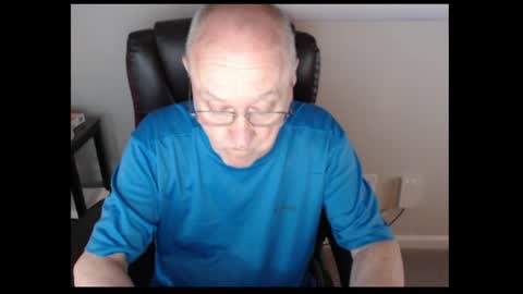 Snapshot of millenium0129 chatting on April 29, 12:27 am millenium0129 online show from April 29, 12:27 am