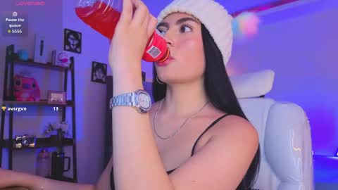 miller_vanessa_ online show from May 28, 9:01 pm