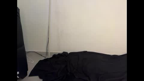 Snapshot of millerjdm chatting on April 5, 10:29 pm SlimnHungOH online show from April 5, 10:29 pm