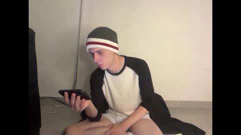 Snapshot of millerjdm chatting on April 6, 11:05 pm SlimnHungOH online show from April 6, 11:05 pm