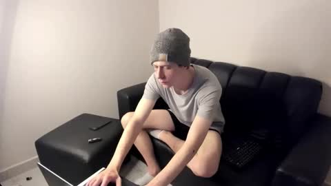 Snapshot of millerjdm chatting on April 25, 2:36 am SlimnHungOH online show from April 25, 2:36 am
