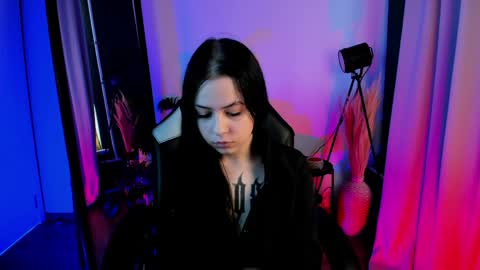 milleycyrus_ online show from March 21, 1:37 pm