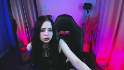 milleycyrus_ online show from March 28, 1:33 pm