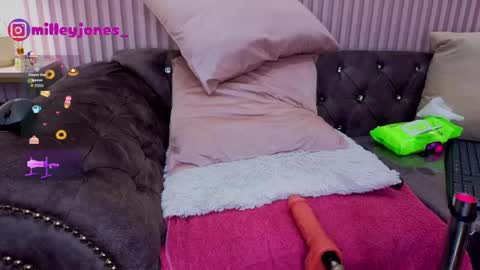 milleyjones_ online show from April 25, 1:41 pm