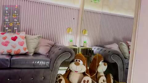 milleyjones_ online show from May 7, 11:48 am