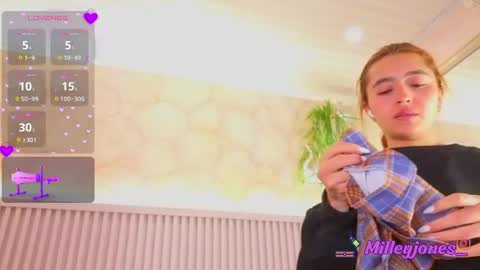 milleyjones_ online show from June 8, 12:49 pm