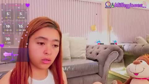 milleyjones_ online show from July 14, 11:49 am