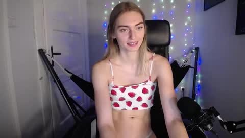 Snapshot of millie_lacroix chatting on December 2, 3:58 pm millie_lacroix online show from December 2, 3:58 pm