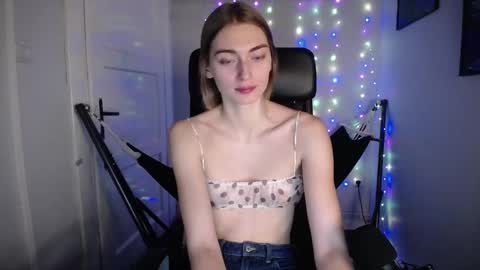 Snapshot of millie_lacroix chatting on December 5, 4:34 pm millie_lacroix online show from December 5, 4:34 pm