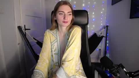 Snapshot of millie_lacroix chatting on December 12, 5:15 pm millie_lacroix online show from December 12, 5:15 pm