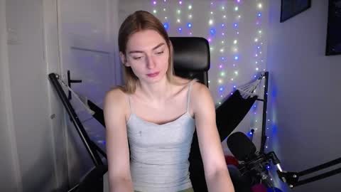 Snapshot of millie_lacroix chatting on January 22, 12:06 pm millie_lacroix online show from January 22, 12:06 pm