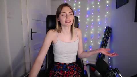 Snapshot of millie_lacroix chatting on February 17, 12:27 pm millie_lacroix online show from February 17, 12:27 pm