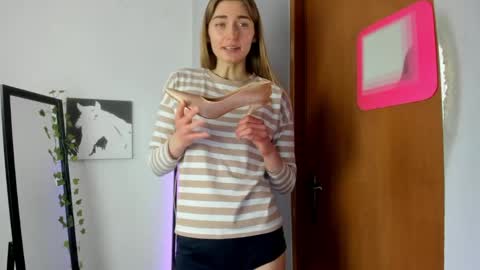 Snapshot of millie_lacroix chatting on March 18, 1:58 pm millie_lacroix online show from March 18, 1:58 pm