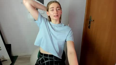 Snapshot of millie_lacroix chatting on April 16, 1:12 pm millie_lacroix online show from April 16, 1:12 pm
