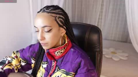 millie_volturi online show from June 11, 12:36 pm