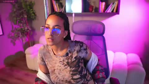 Snapshot of millie_volturi chatting on July 1, 12:51 pm millie_volturi online show from July 1, 12:51 pm