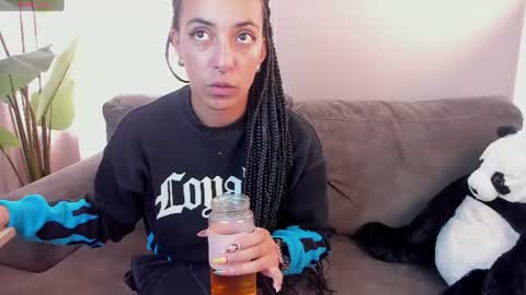 Snapshot of millie_volturi chatting on July 13, 1:14 pm millie_volturi online show from July 13, 1:14 pm