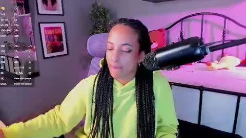 Snapshot of millie_volturi chatting on July 20, 1:57 pm millie_volturi online show from July 20, 1:57 pm