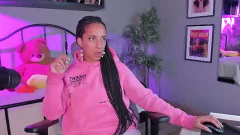 Snapshot of millie_volturi chatting on July 25, 12:36 pm millie_volturi online show from July 25, 12:36 pm