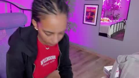 Snapshot of millie_volturi chatting on July 27, 12:45 pm millie_volturi online show from July 27, 12:45 pm
