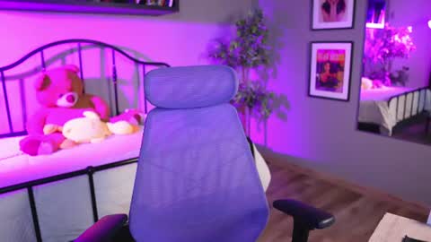 Snapshot of millie_volturi chatting on July 28, 12:34 pm millie_volturi online show from July 28, 12:34 pm