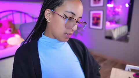 Snapshot of millie_volturi chatting on July 28, 2:13 pm millie_volturi online show from July 28, 2:13 pm