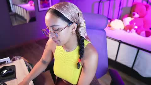 Snapshot of millie_volturi chatting on August 6, 1:13 pm millie_volturi online show from August 6, 1:13 pm