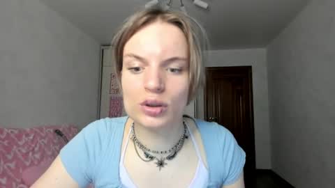 Snapshot of millikira006 chatting on May 12, 4:42 am mili-kira online show from May 12, 4:42 am