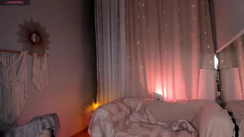 Snapshot of milliminimouse chatting on March 3, 10:37 pm milliminimouse online show from March 3, 10:37 pm