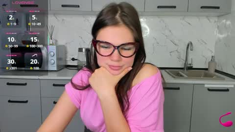 Snapshot of milly_brown_ chatting on June 2, 6:43 pm Welcome My name is Tina online show from June 2, 6:43 pm