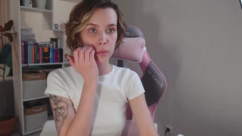 Snapshot of milly_ross23 chatting on December 22, 12:27 pm Milly online show from December 22, 12:27 pm