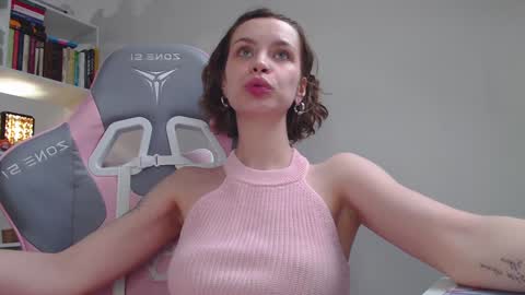 Snapshot of milly_ross23 chatting on February 2, 11:19 am Milly online show from February 2, 11:19 am