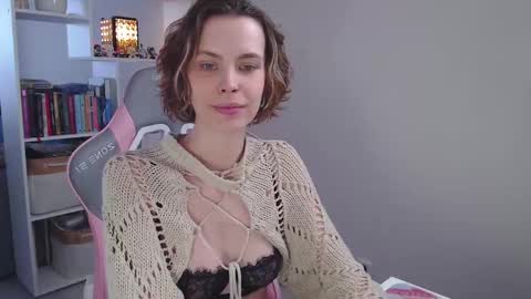 Snapshot of milly_ross23 chatting on February 22, 7:34 am Milly online show from February 22, 7:34 am