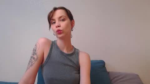 Snapshot of milly_ross23 chatting on October 8, 7:17 am Milly online show from October 8, 7:17 am