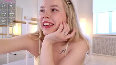Snapshot of milly_shy chatting on April 21, 7:03 am Milly online show from April 21, 7:03 am