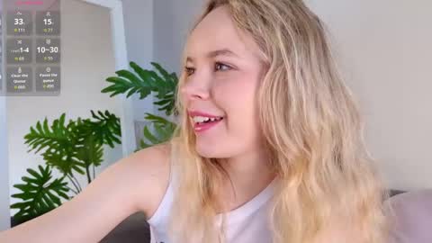 Snapshot of milly_shy chatting on May 28, 7:05 am Milly online show from May 28, 7:05 am