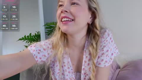 Snapshot of milly_shy chatting on June 4, 6:52 am Milly online show from June 4, 6:52 am