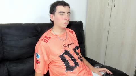 milogm_ online show from June 3, 2:36 am