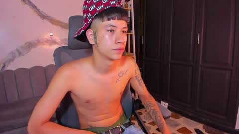 Snapshot of milosex_ chatting on April 8, 5:18 am Milo online show from April 8, 5:18 am