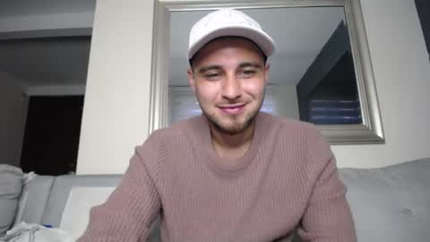 Snapshot of milostructor chatting on March 2, 11:18 am miloslove online show from March 2, 11:18 am