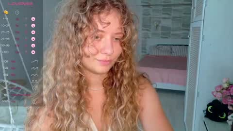 milounee online show from August 1, 8:13 am