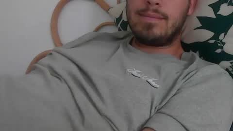 Snapshot of milowww1601 chatting on May 17, 1:29 pm milowww1601 online show from May 17, 1:29 pm