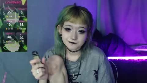 Snapshot of milten_trish chatting on March 20, 9:41 pm milten_trish online show from March 20, 9:41 pm