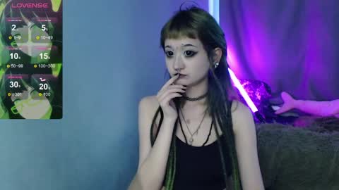 Snapshot of milten_trish chatting on April 21, 2:51 am milten_trish online show from April 21, 2:51 am