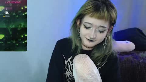 Snapshot of milten_trish chatting on May 11, 2:12 pm milten_trish online show from May 11, 2:12 pm