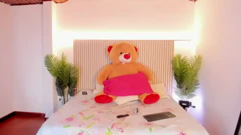Snapshot of milu_blossom chatting on June 16, 12:52 pm miluu online show from June 16, 12:52 pm