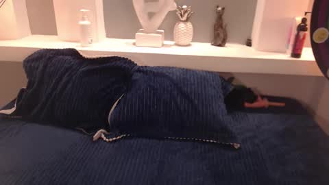 Milu Wallace  online show from October 30, 4:36 am