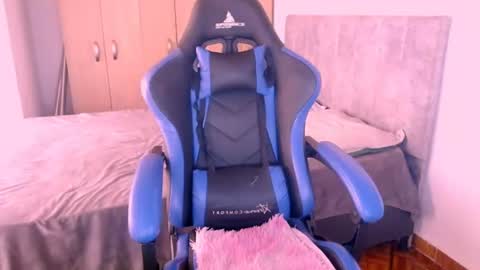 Snapshot of miluu_444 chatting on June 15, 4:42 pm miluu_444 online show from June 15, 4:42 pm