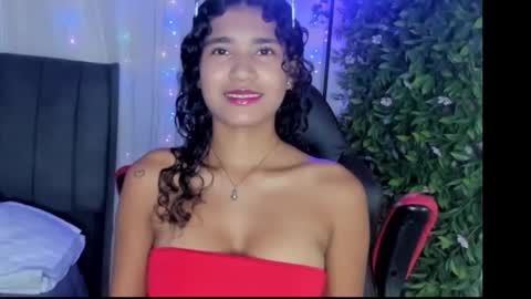 Snapshot of miluuu18 chatting on December 3, 3:00 pm Miluu online show from December 3, 3:00 pm