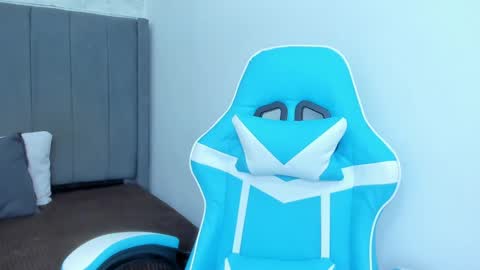 Snapshot of miluuu18 chatting on December 15, 12:07 am Miluu online show from December 15, 12:07 am